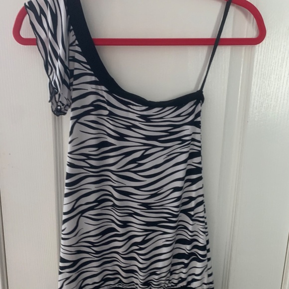 Wet seal Black & White Top - Picture 3 of 3